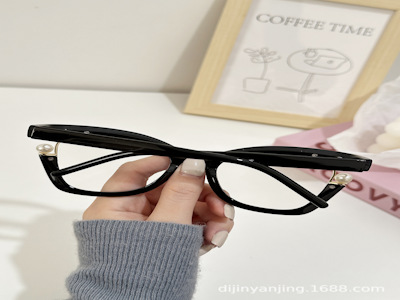 2024 New European American Style Solid Irregular Cat's Eye Pearl Embellishment Anti-blue Light Flat Mirror For Myopia Glasses