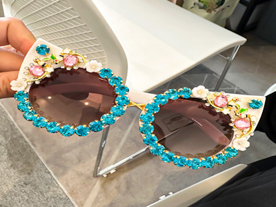 High-end Women's Cat's Eye Sunglasses New Fashion Diamond-incresed Street Shot Sunglasses European American Cross-border Sense